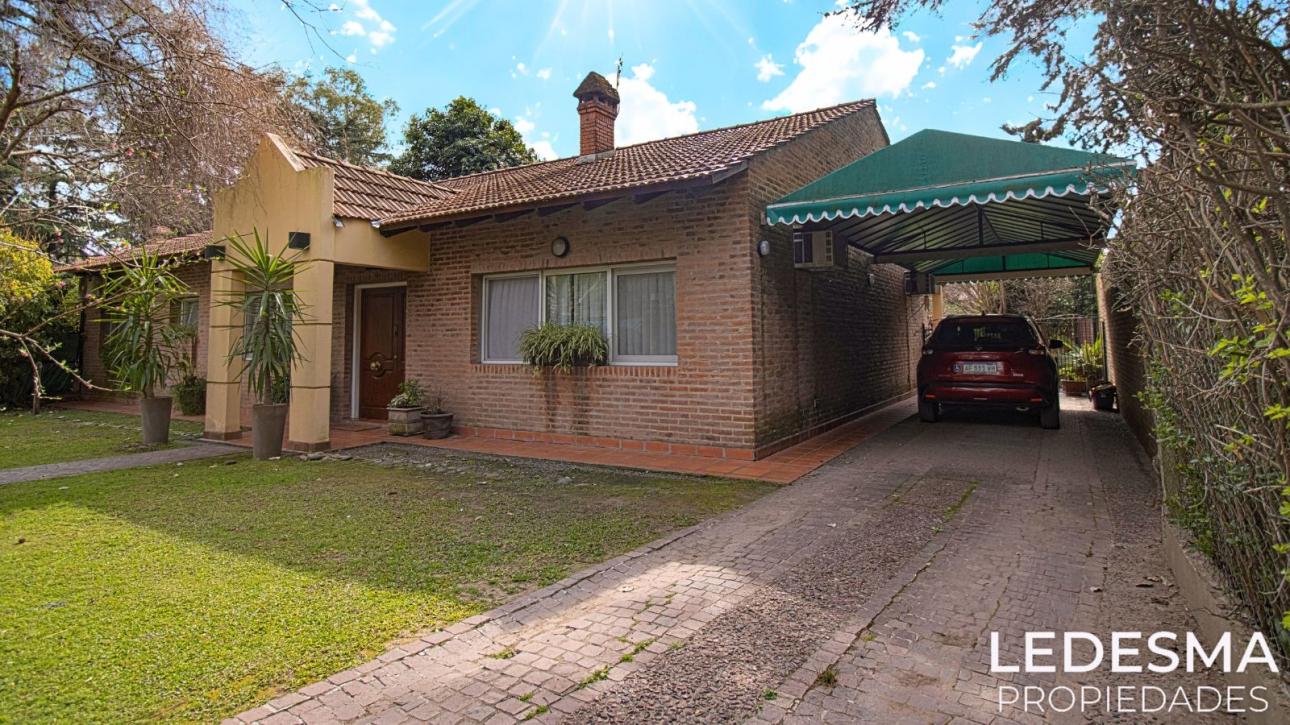 CASA QUINTA SOBRE LOTE DE 1700M2