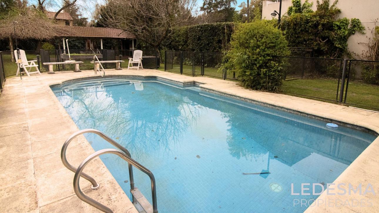 CASA QUINTA SOBRE LOTE DE 1700M2
