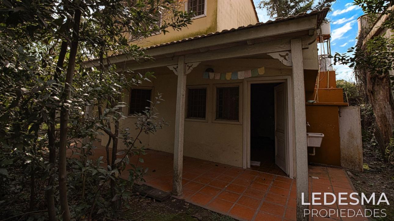 CASA QUINTA SOBRE LOTE DE 1700M2