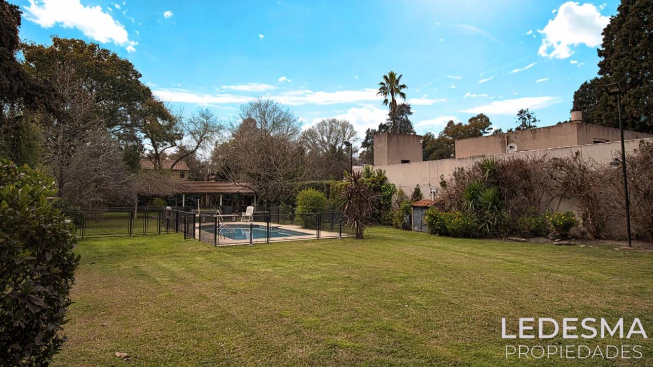 CASA QUINTA SOBRE LOTE DE 1700M2