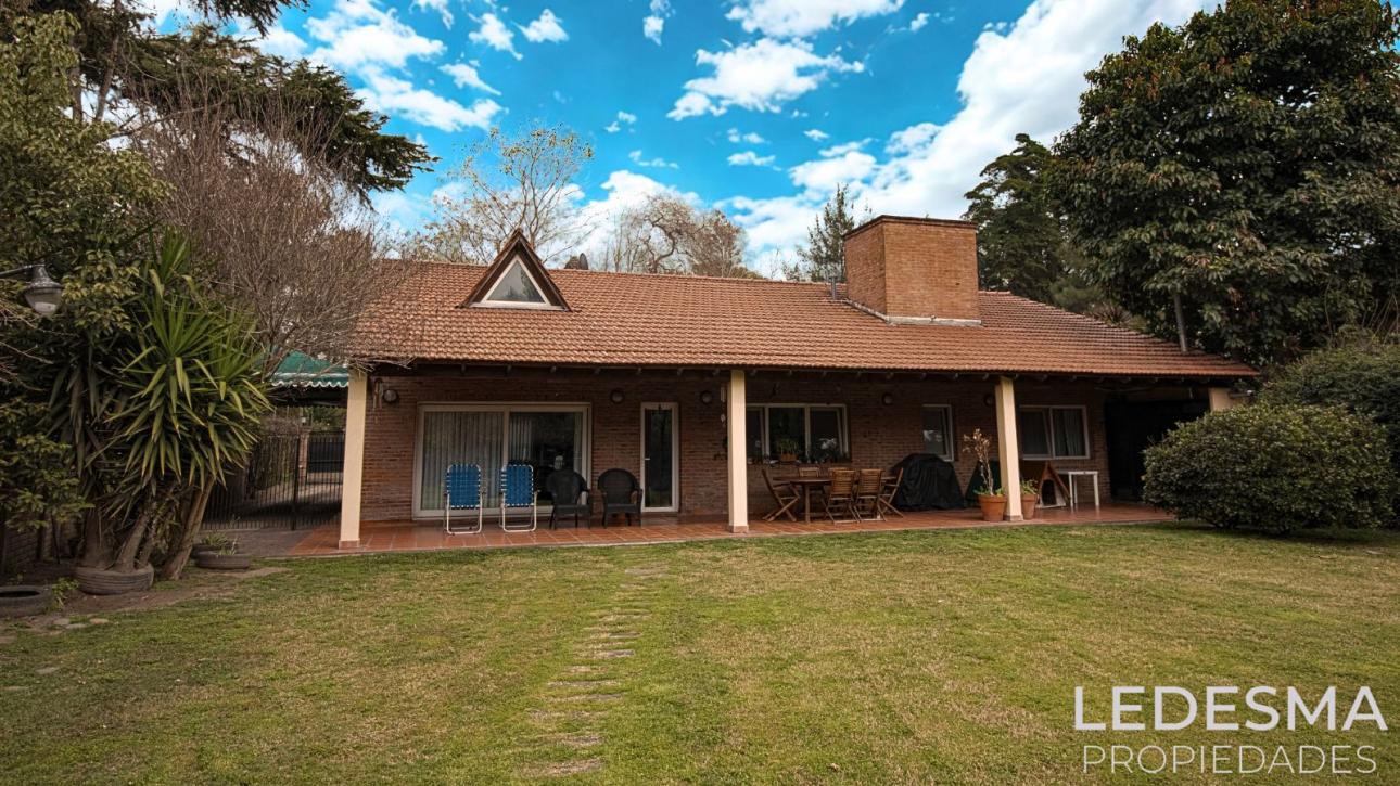 CASA QUINTA SOBRE LOTE DE 1700M2