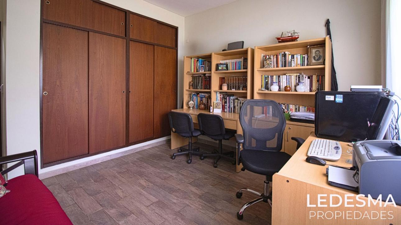 CASA QUINTA SOBRE LOTE DE 1700M2