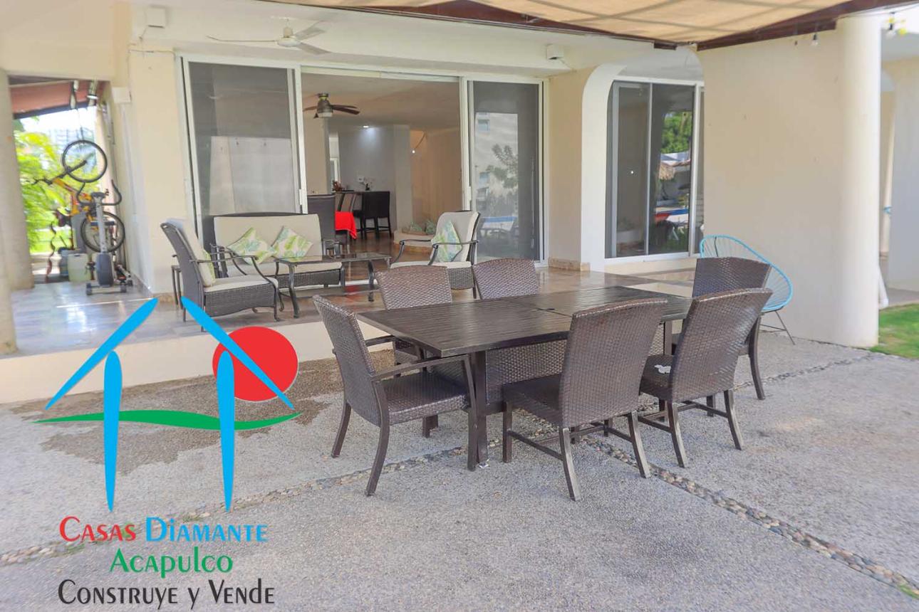 Casa de 5 recámaras, alberca privada y terraza con jacuzzi