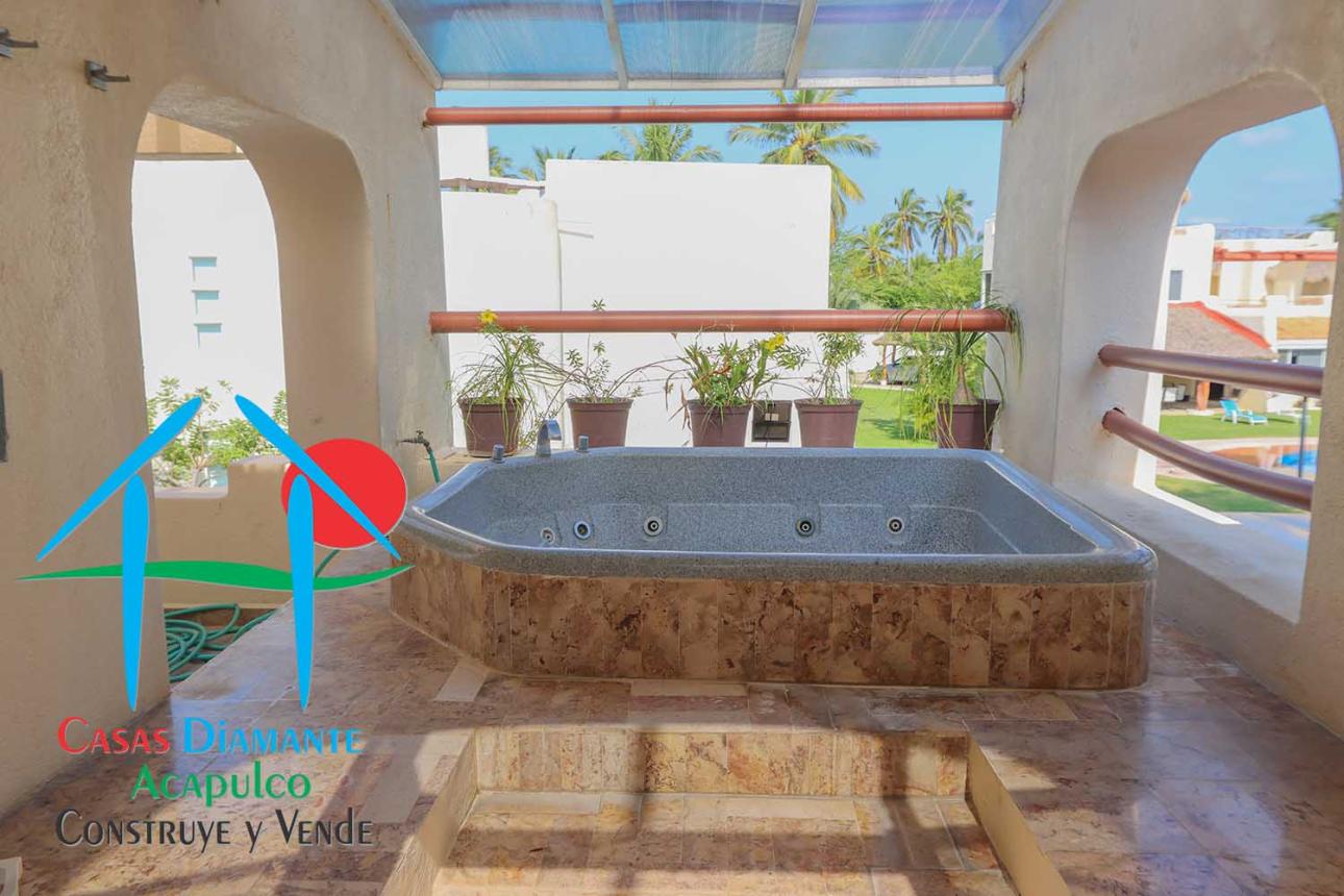 Casa de 5 recámaras, alberca privada y terraza con jacuzzi