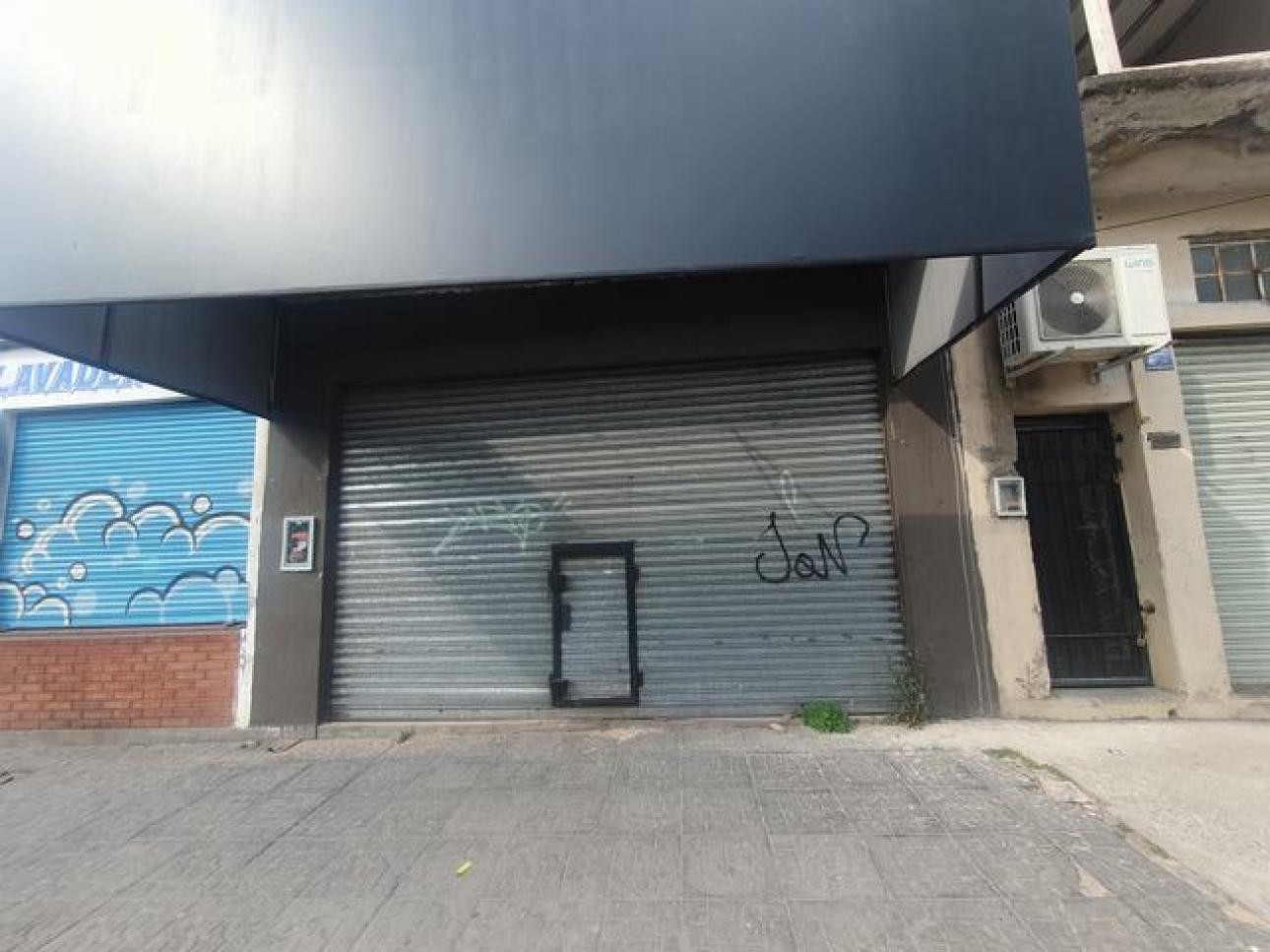 EXCELENTE LOCAL 136M2 EN ESQUINA   PERON Y FLORIDA  PODESTA