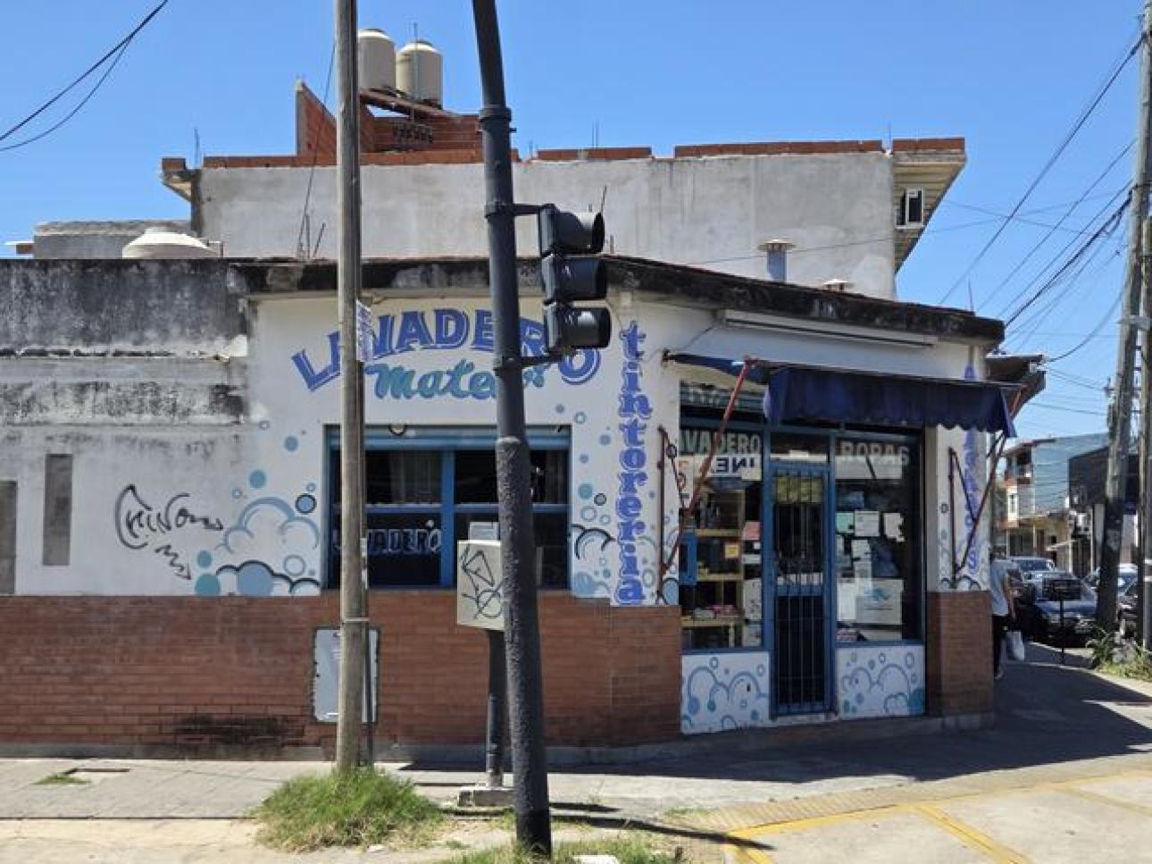 EXCELENTE LOCAL 136M2 EN ESQUINA   PERON Y FLORIDA  PODESTA