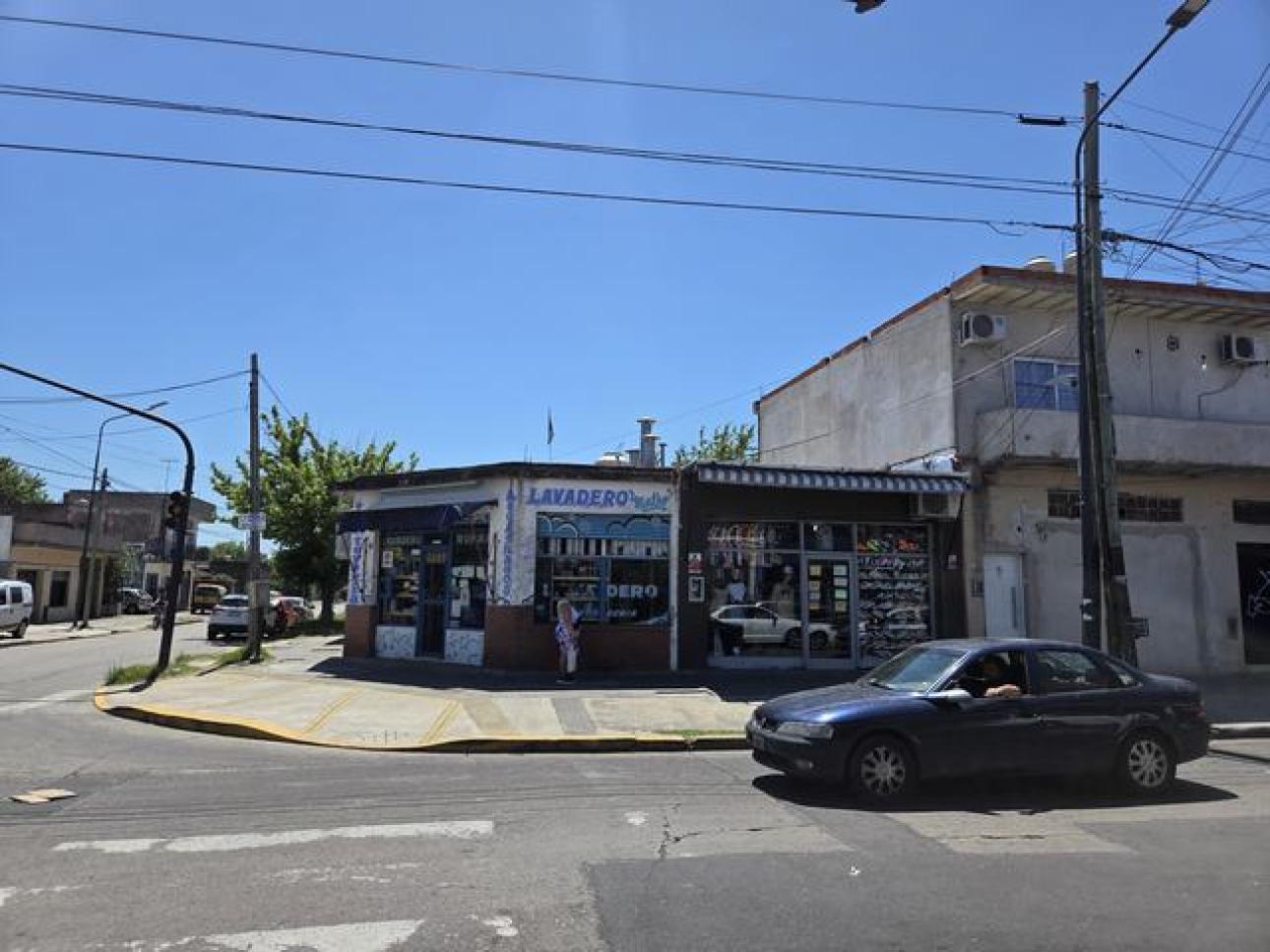 EXCELENTE LOCAL 136M2 EN ESQUINA   PERON Y FLORIDA  PODESTA