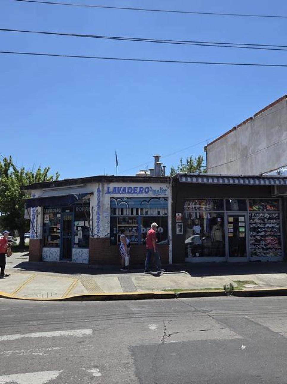 EXCELENTE LOCAL 136M2 EN ESQUINA   PERON Y FLORIDA  PODESTA