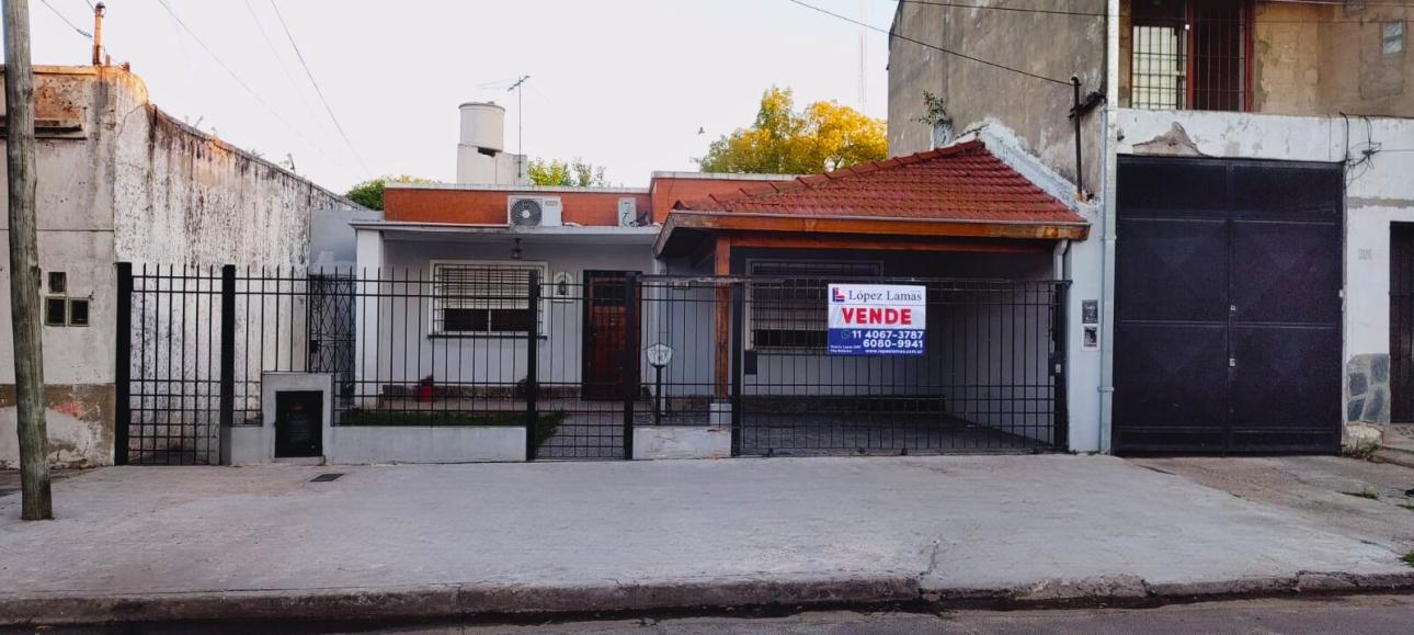 Casa 3 Ambientes - Cochera 2 Autos y Gran Fondo con Parrilla