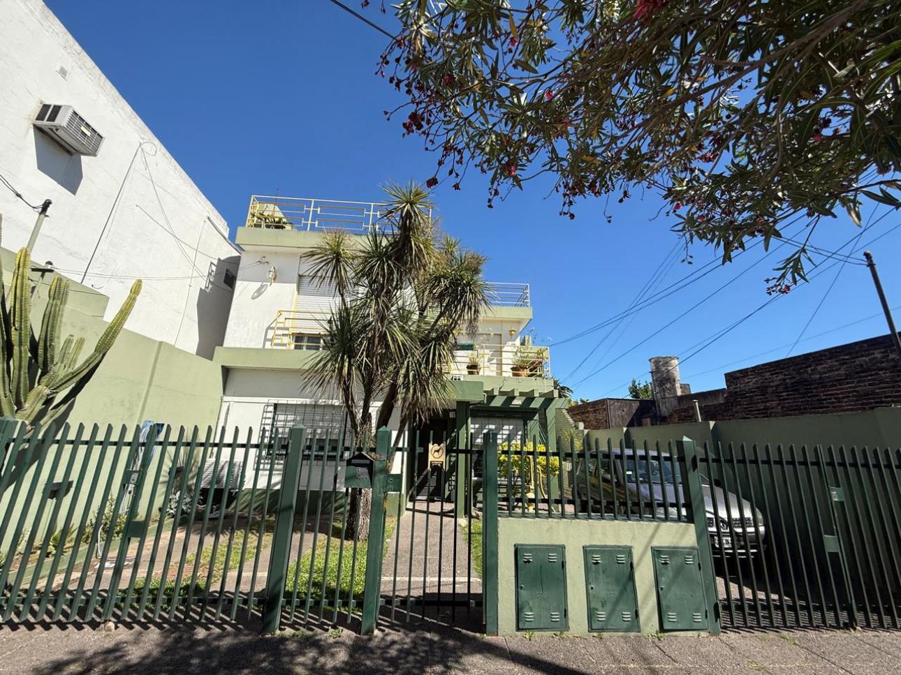Venta de PH  en planta alta, con terraza - San vicente 2659
