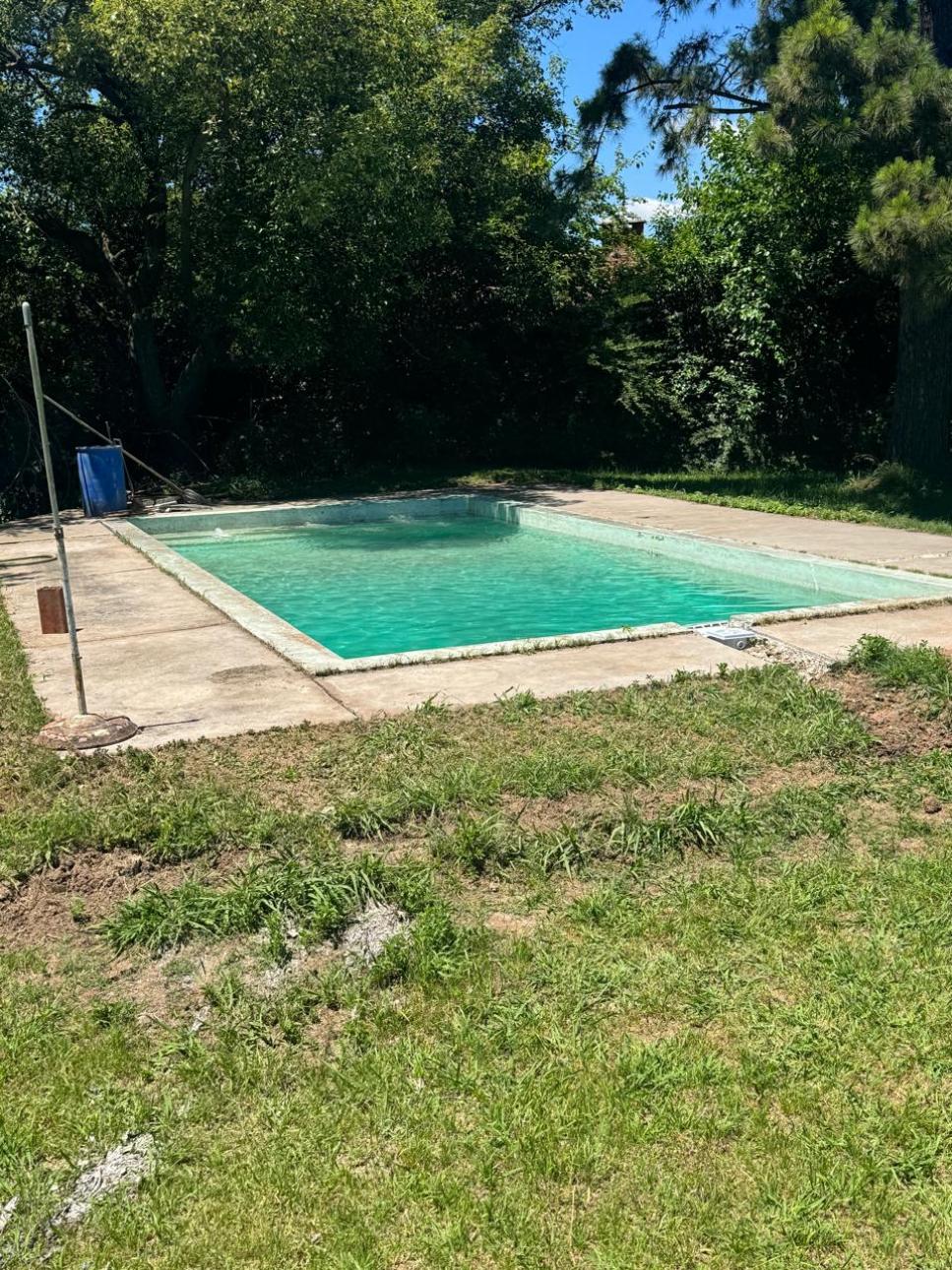 Lote con pileta, parque y arbolado