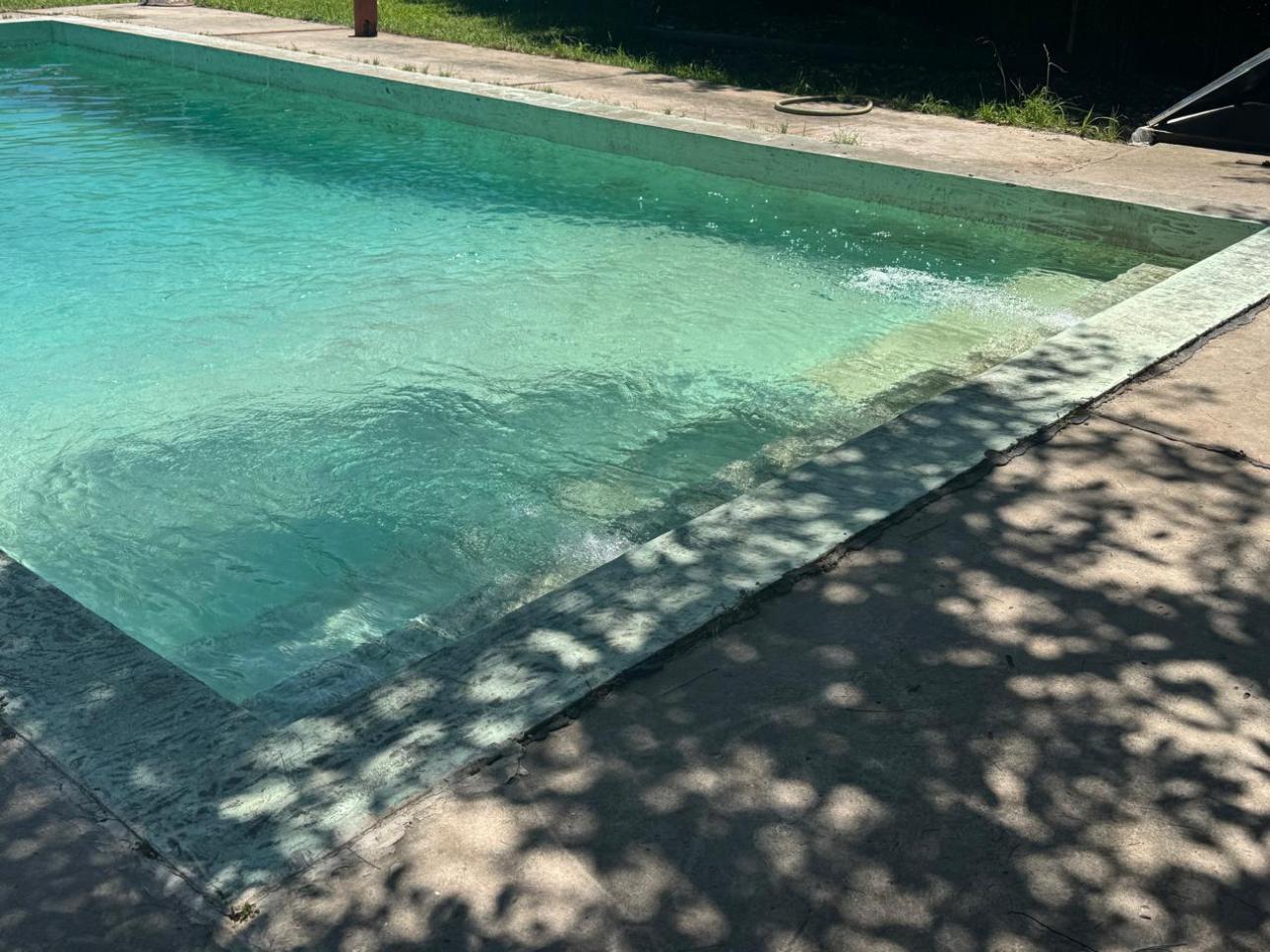Lote con pileta, parque y arbolado