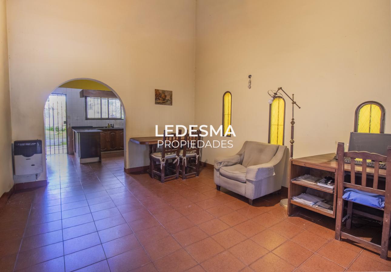 VENTA CASA 4 AMBIENTES CON COCHERA EN VENTA APTO CREDITO