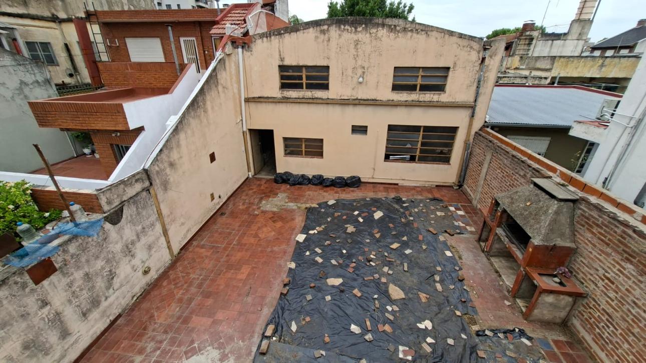 CASA 3 AMBIENTES C/GARAGE - FONDO - GALPON