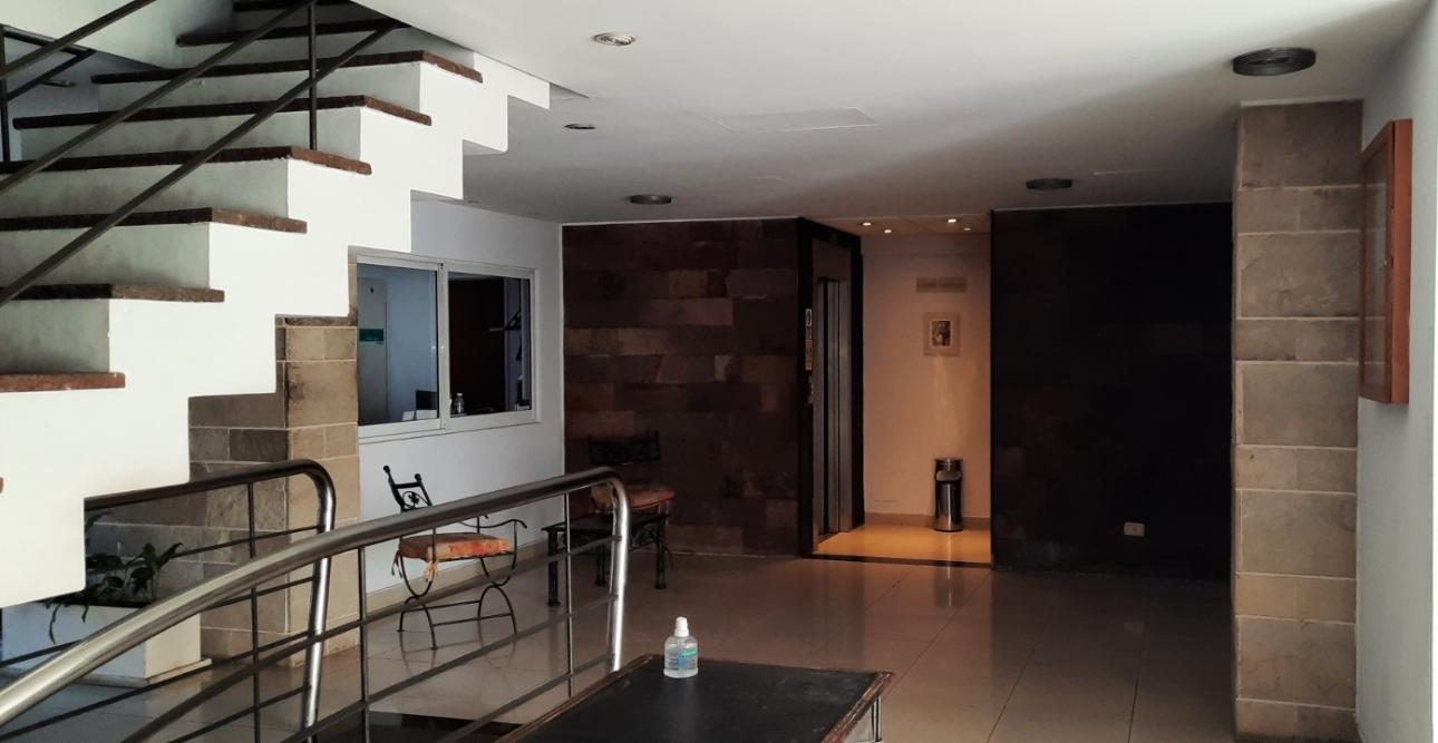DEPARTAMENTO DE TRES AMBIENTES CON TERRAZA PROPIA