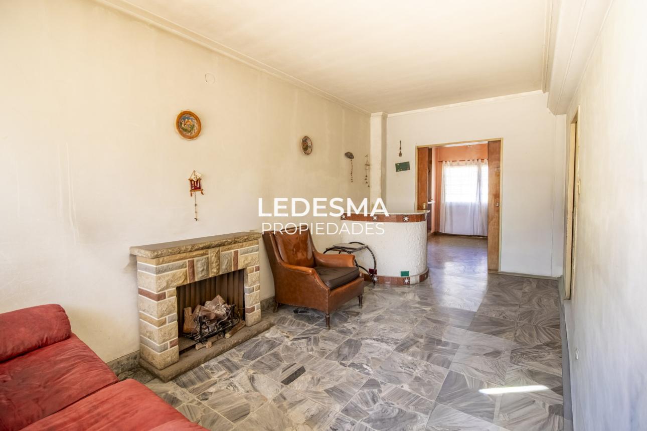 Casa en Venta Castelar 6 Ambientes con Garage y Amplio Fondo