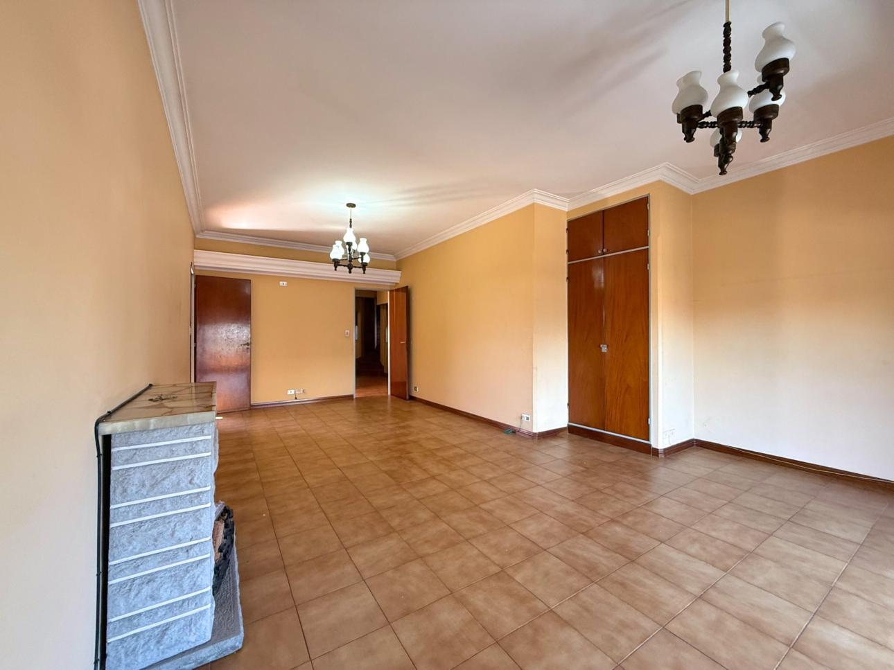 Departamento de 4 ambientes con balcon y terraza