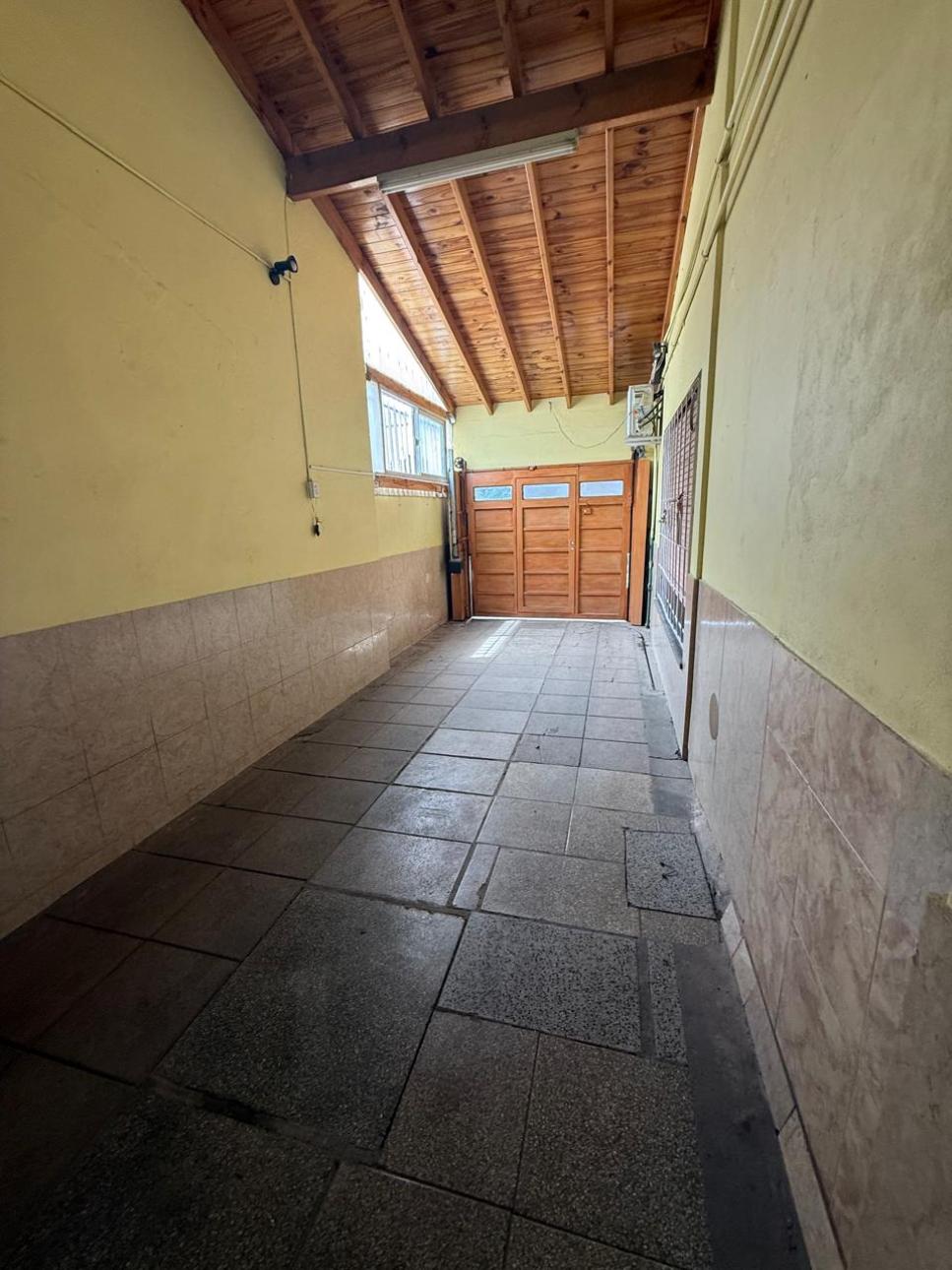 Casa en Venta - 8 amb  con parque y piscina. Villa Libertad