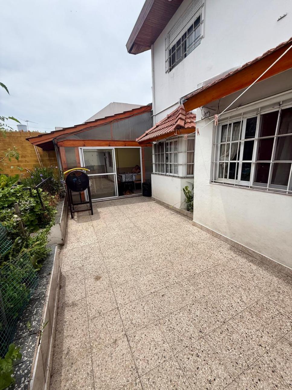 Casa en Venta - 8 amb  con parque y piscina. Villa Libertad
