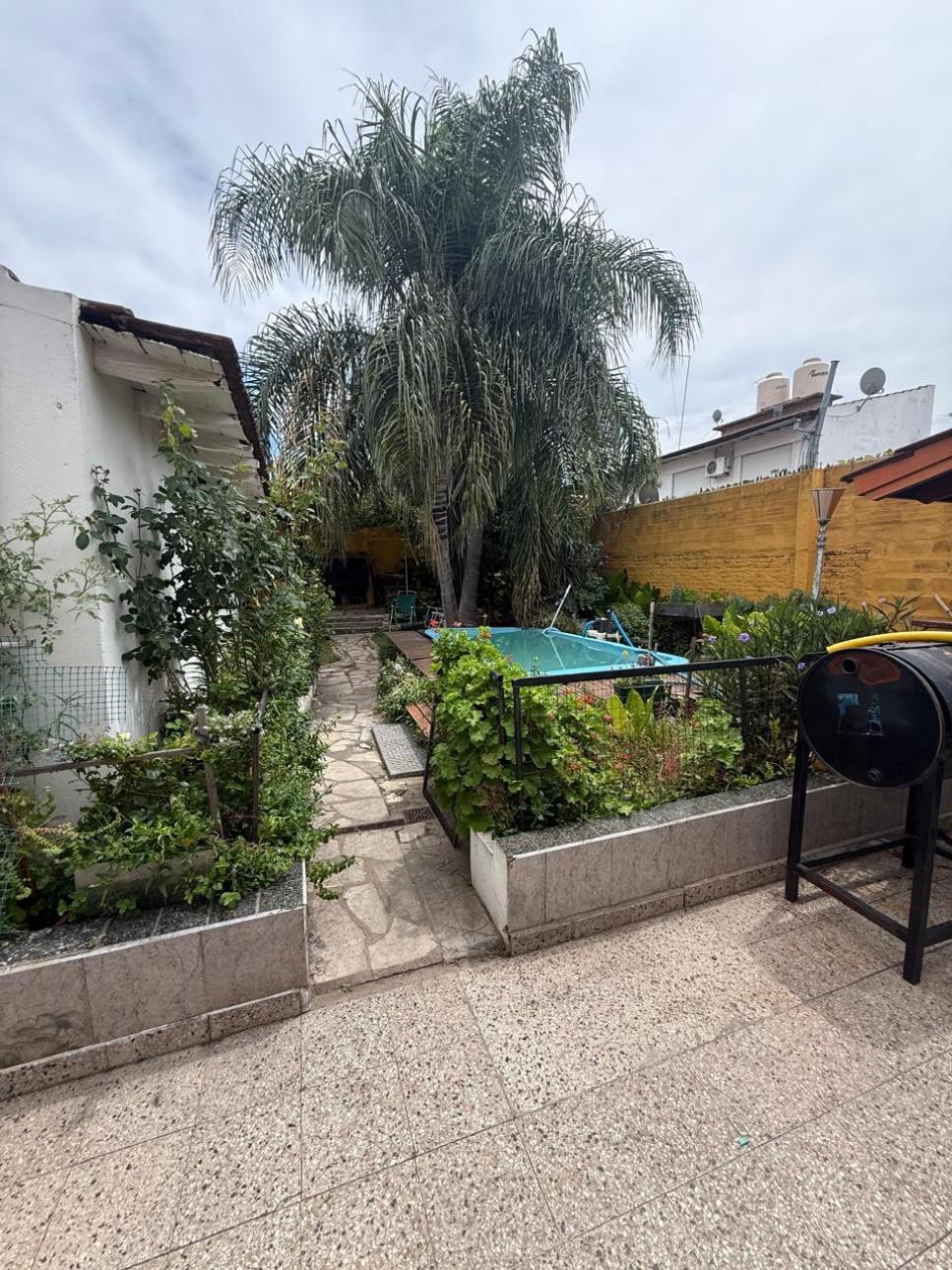 Casa en Venta - 8 amb  con parque y piscina. Villa Libertad