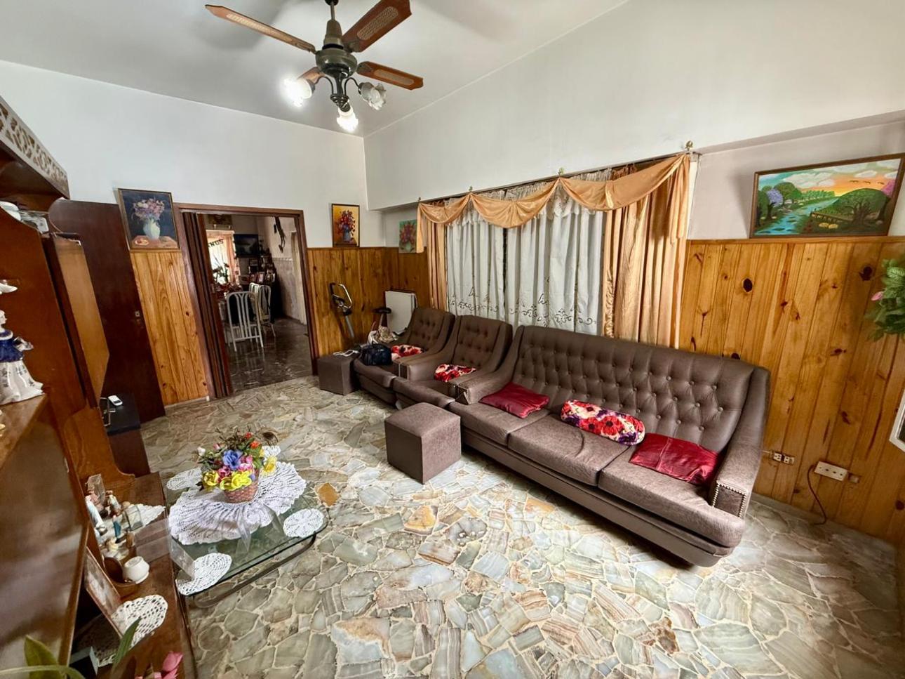 Casa en Venta - 8 amb  con parque y piscina. Villa Libertad