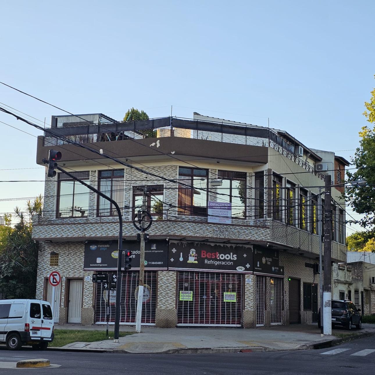 ESPACIOS USOS MULTIPLES DE 200m2