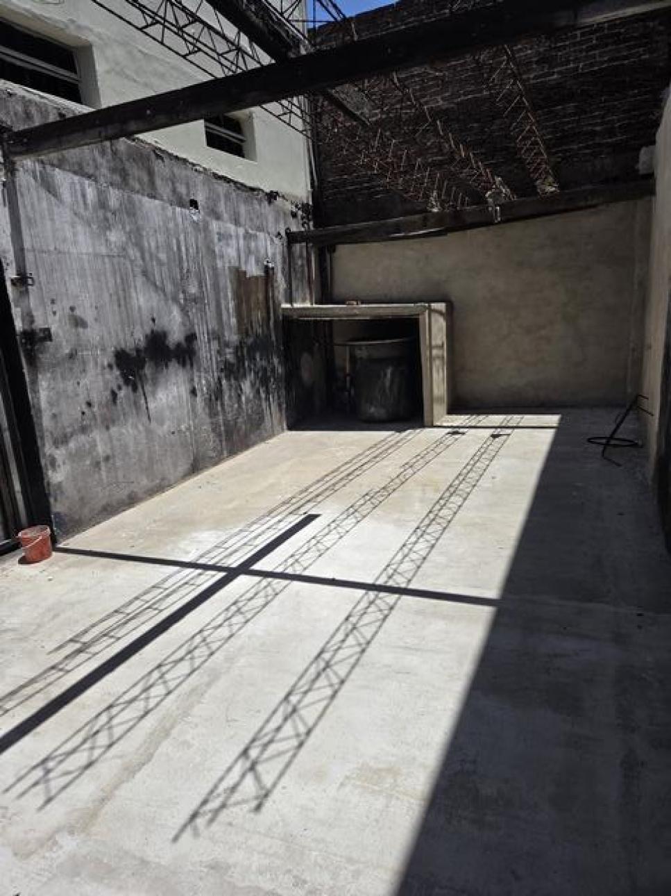GALPON 130M2 SOBRE AVENIDA TRIUNVIRATO