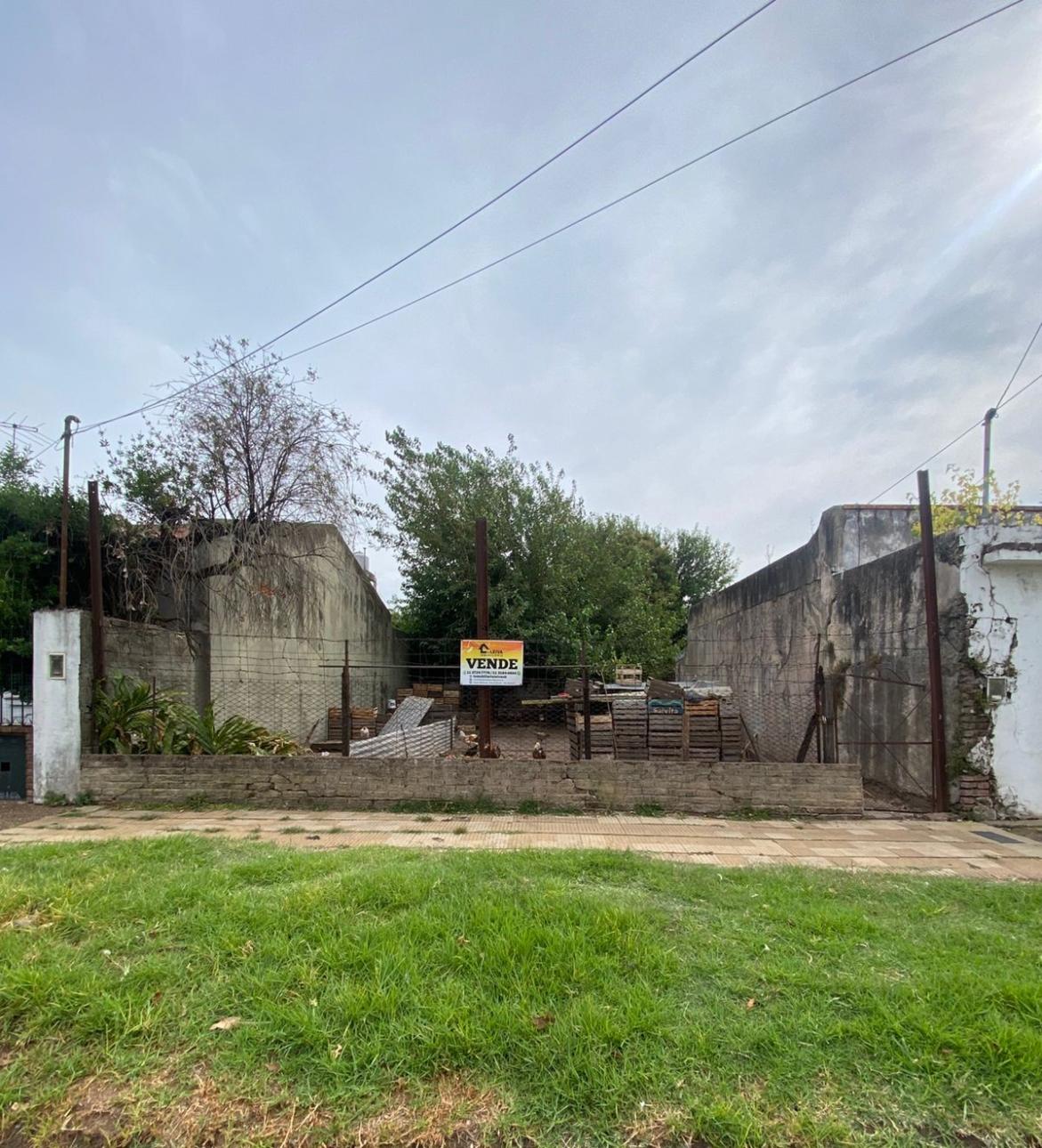 Lote en venta - 243 m2 en Villa Ballester