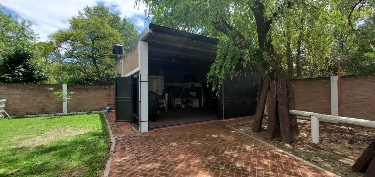 Impecable quinta estilo Finca sobre Uruguay 690, Guernica
