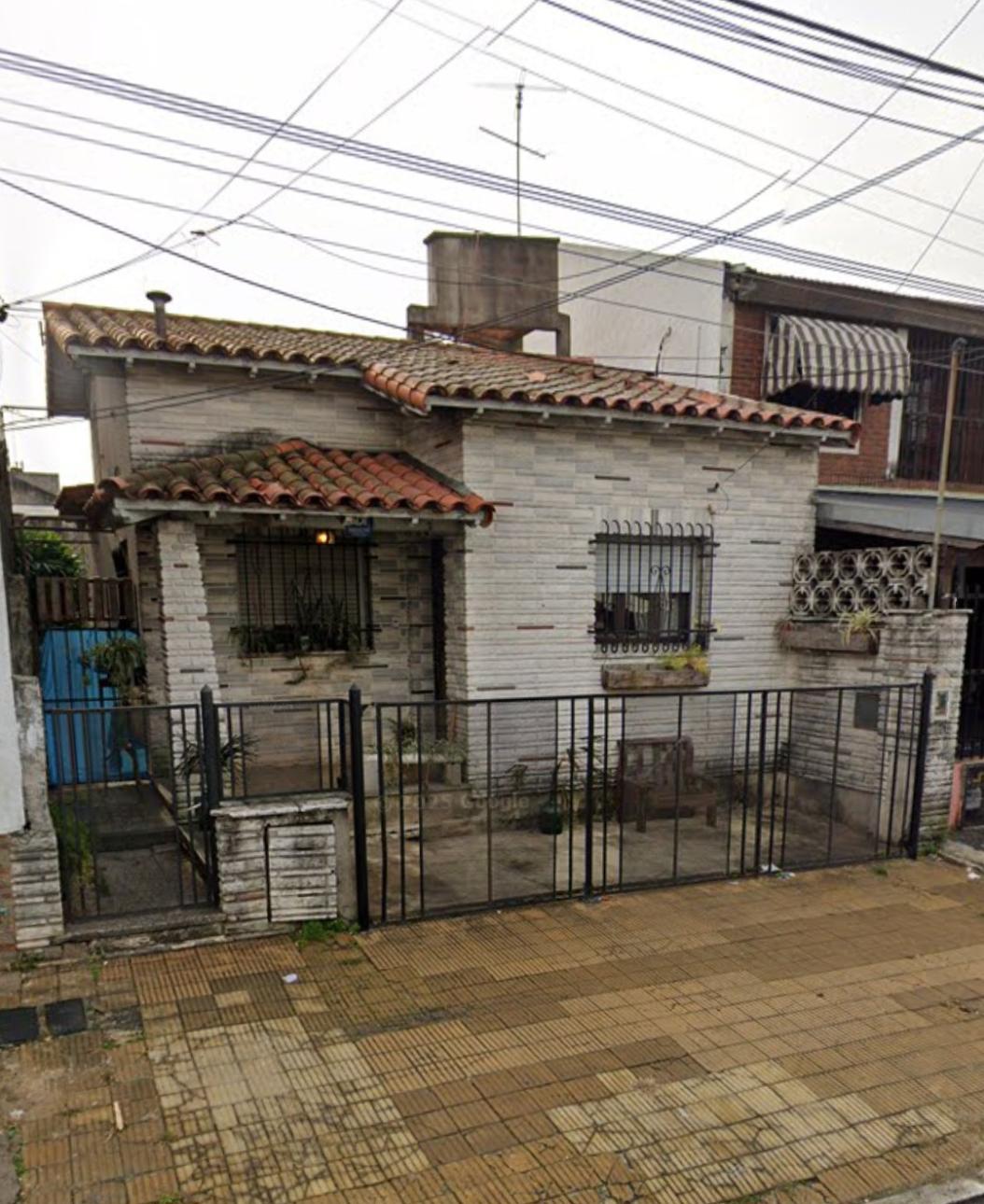 VENTA CHALET V.BALLESTER CALLE ZARATE 3 AMBIENTES PATIO E/AU