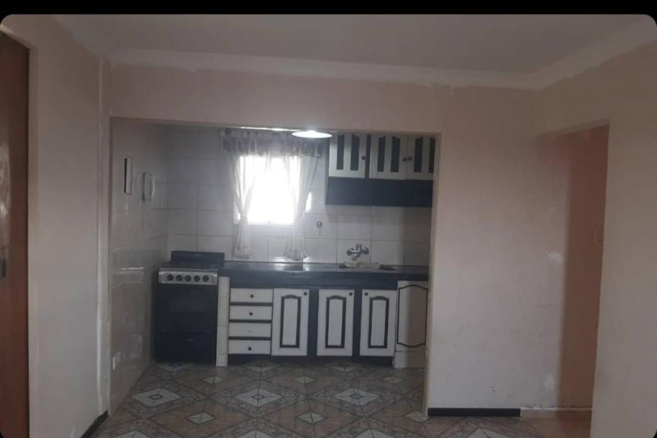 SE VENDE DPTO 6 AMBIENTES EN BARRIO PIEDRABUENA