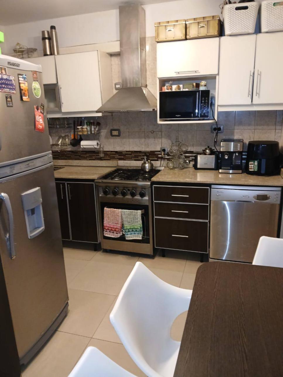 SE VENDE DPTO 4 AMBIENTES CON DEPENDENCIA Y COCHERA EN FLORE