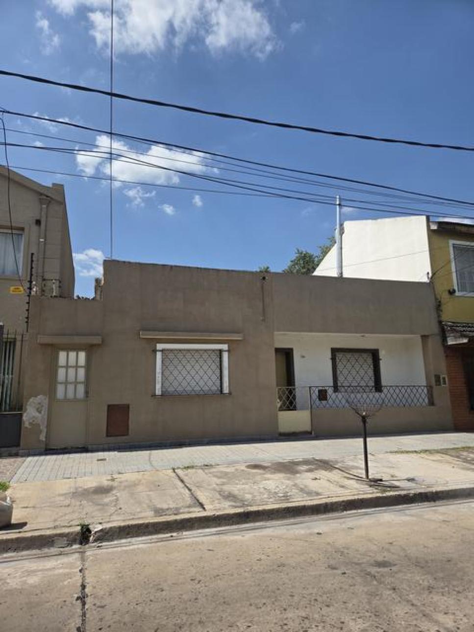 CASA  3 AMB  CON PATIO TERRAZA MARTIN CORONADO
