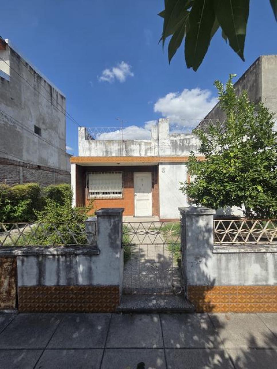 casa con depto en lote de 320m2 martin coronado