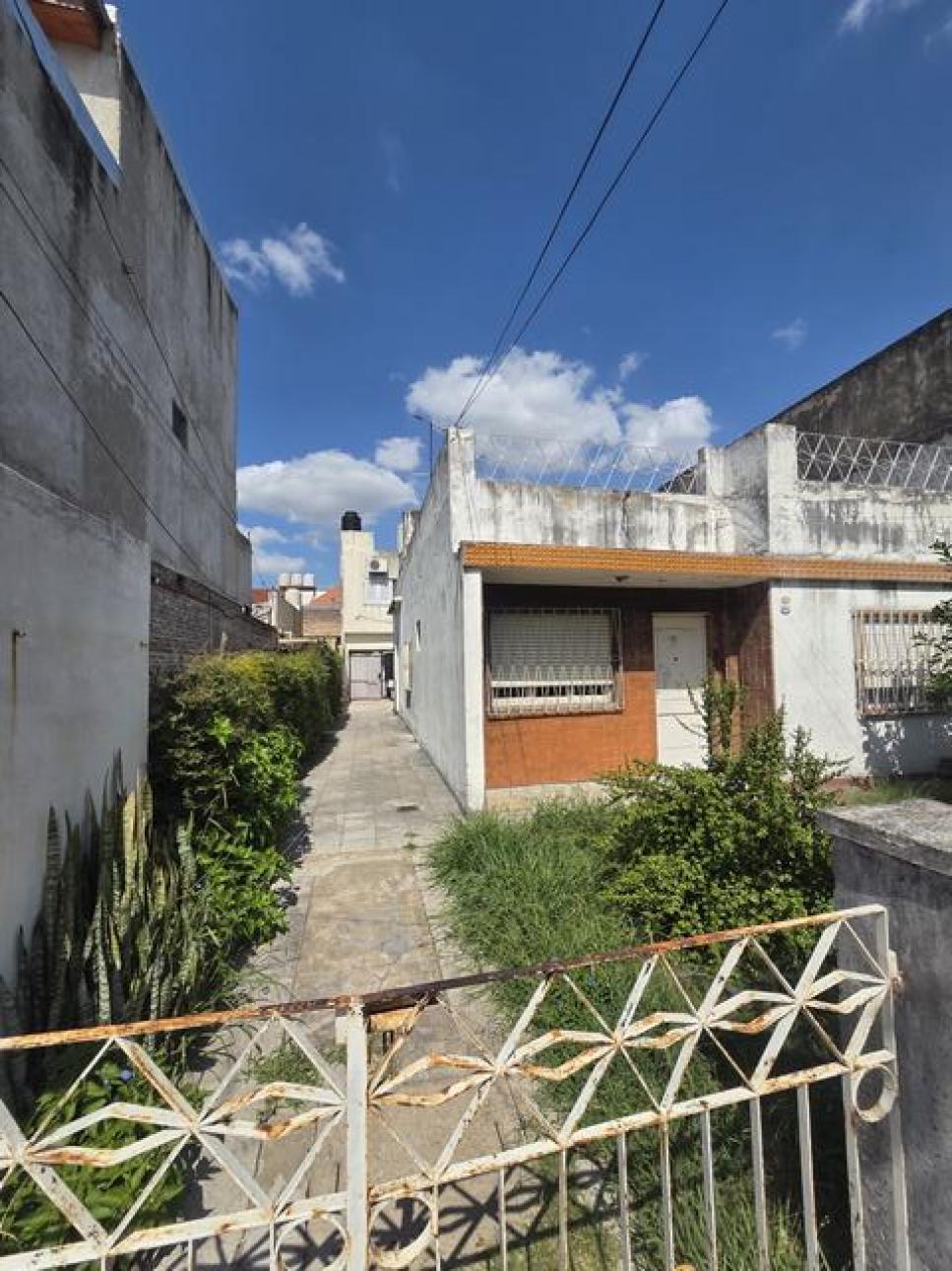 casa con depto en lote de 320m2 martin coronado