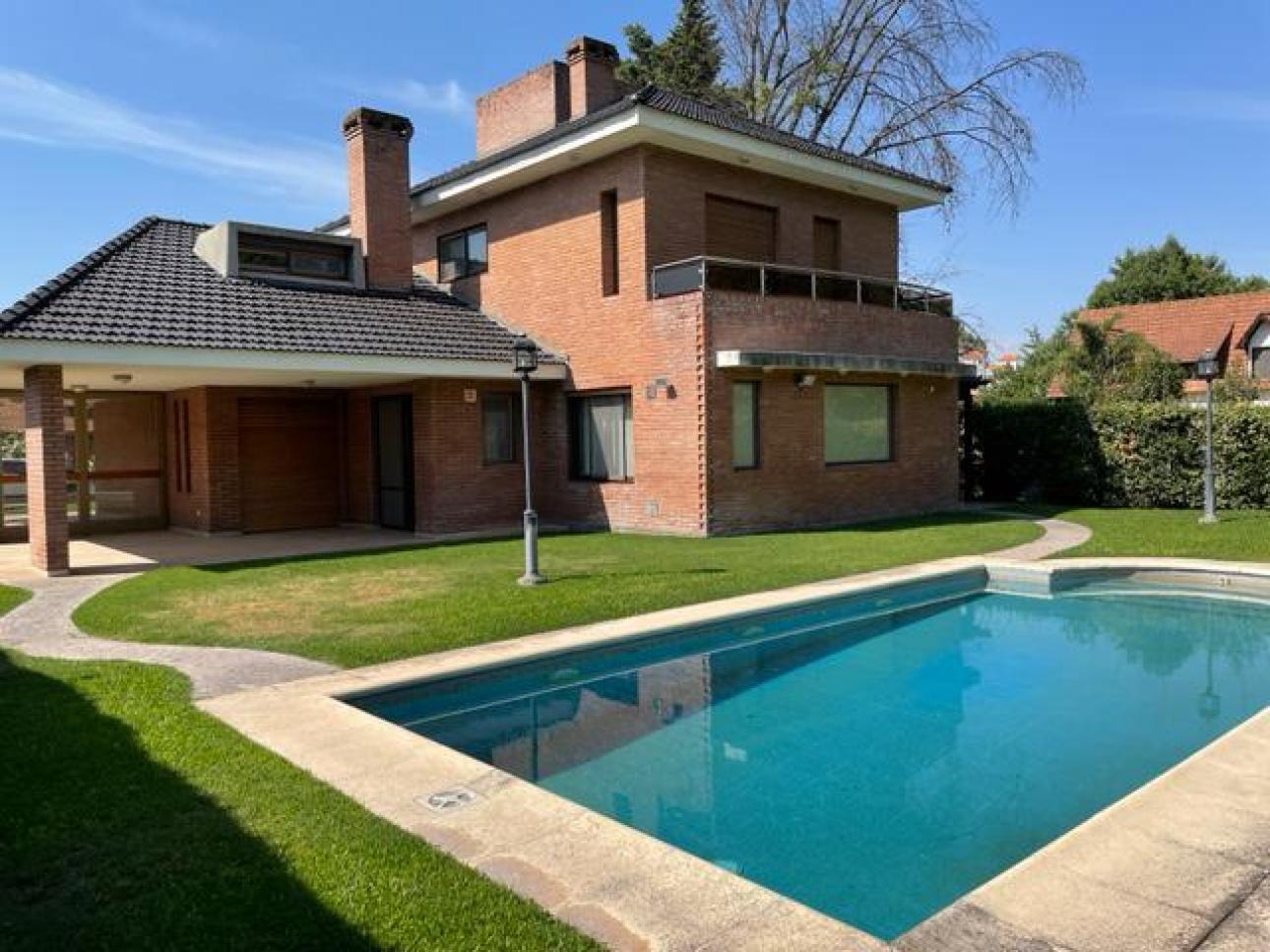 CASA EN COUNTRY MAPUCHE
