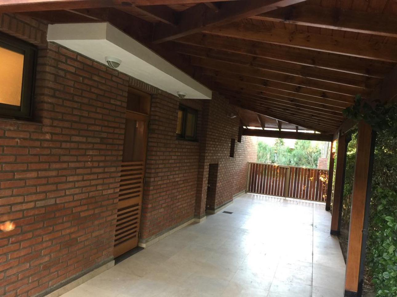 CASA EN COUNTRY MAPUCHE