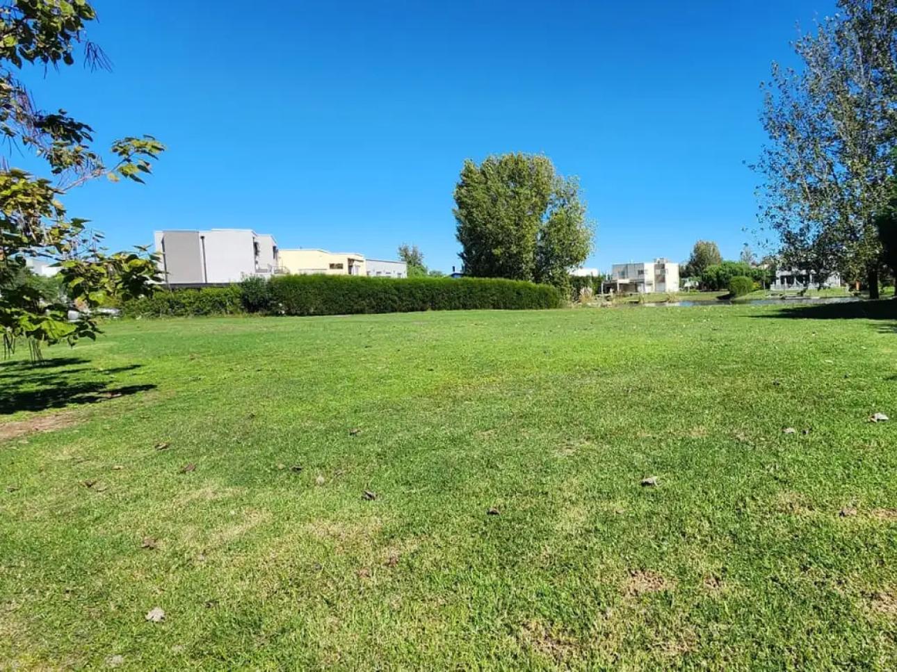 LOTE CON PLAYA A LA LAGUNA NORTE