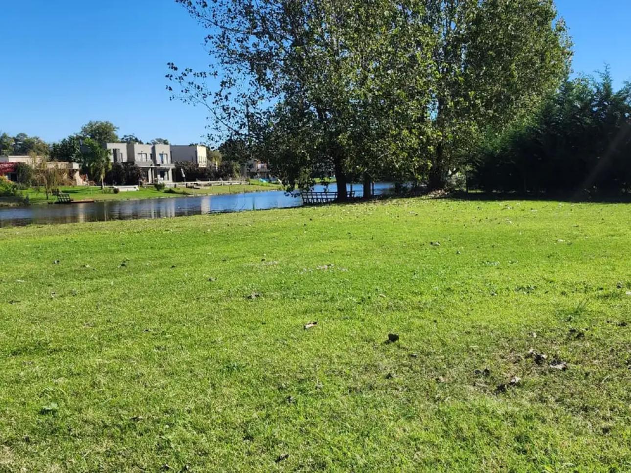 LOTE CON PLAYA A LA LAGUNA NORTE