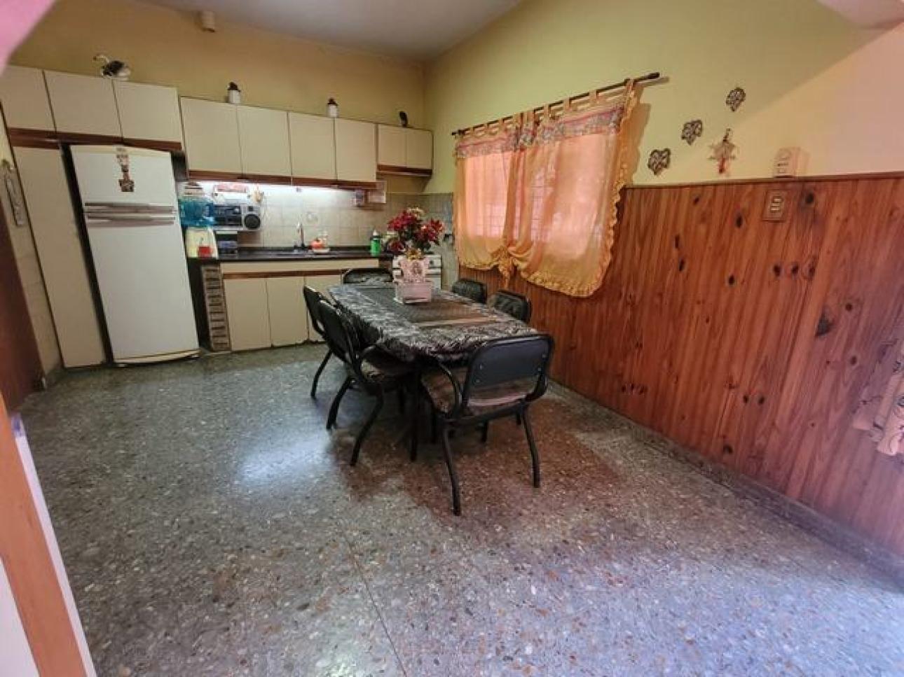 CASA 3 AMB EN LOTE DE 200M2 MARTIN CORONADO