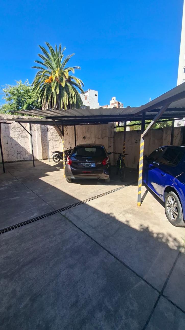COCHERA TECHADA - PORTON AUTOMATIZADO