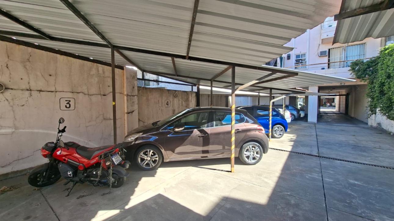 COCHERA TECHADA - PORTON AUTOMATIZADO