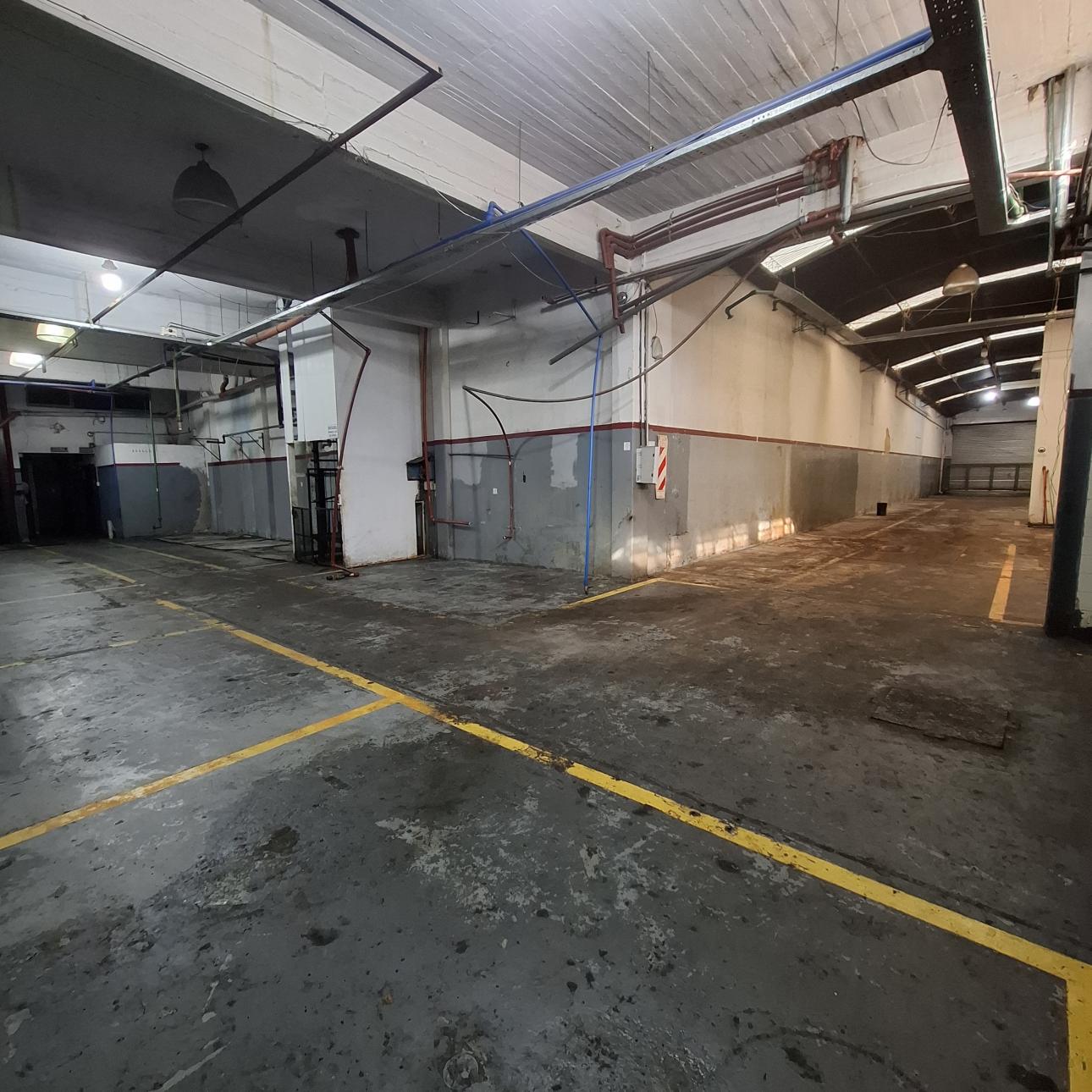 GALPON 900 m2 SALIDAS A DOS CALLES