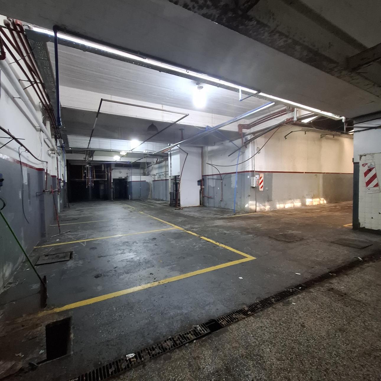 GALPON 900 m2 SALIDAS A DOS CALLES