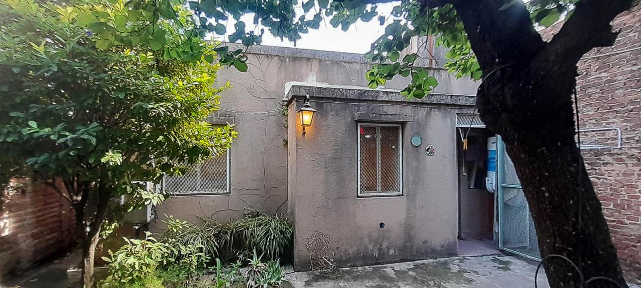 V.BALLESTER-CASA LOTE PROPIO-COCHERA-FONDO LIBRE