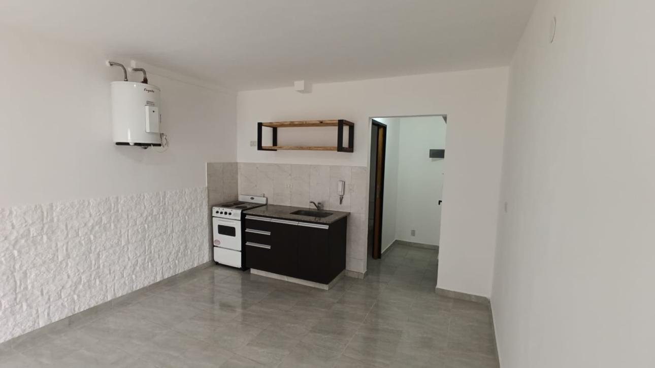 CASTELAR,1AMBIENTE, COCHERA-A/CREDITO,A/PROFESIONAL, COCHERA