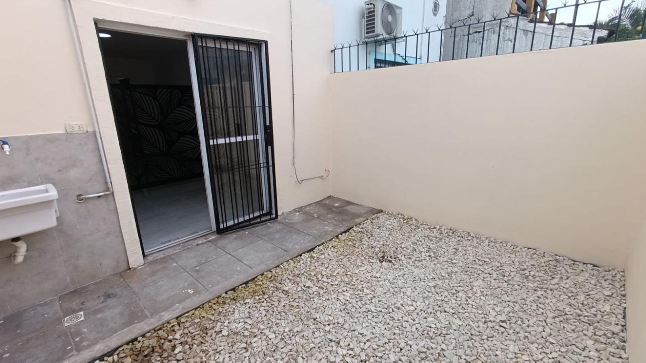 CASTELAR,1AMBIENTE, COCHERA-A/CREDITO,A/PROFESIONAL, COCHERA