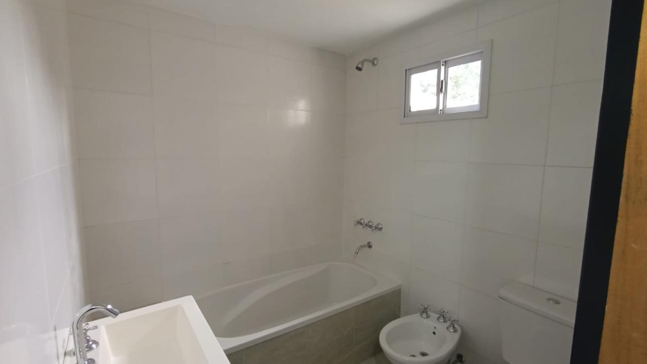 CASTELAR,1AMBIENTE, COCHERA-A/CREDITO,A/PROFESIONAL, COCHERA