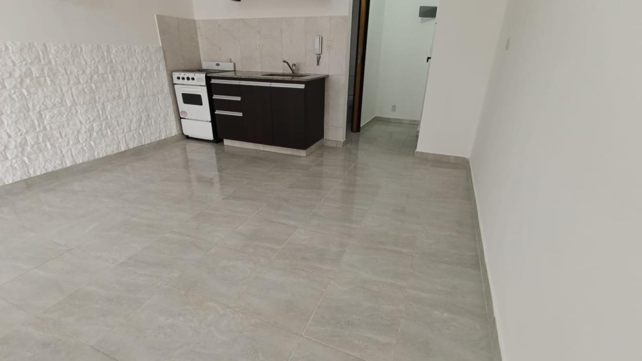 CASTELAR,1AMBIENTE, COCHERA-A/CREDITO,A/PROFESIONAL, COCHERA
