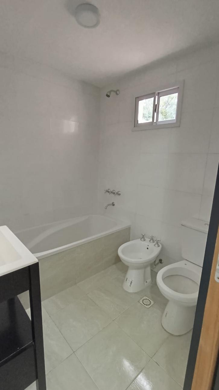 CASTELAR,1AMBIENTE, COCHERA-A/CREDITO,A/PROFESIONAL, COCHERA